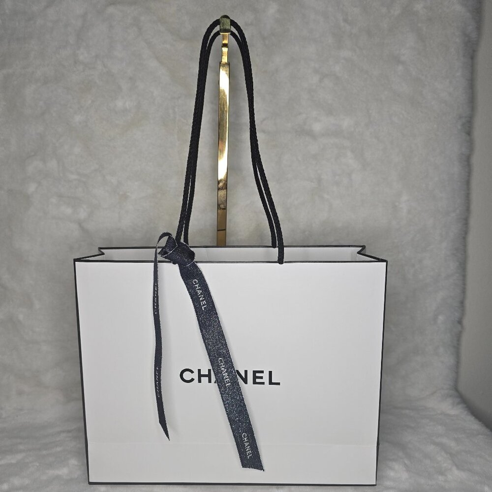 CHANEL Gift Bag L10"xH7.90"xW3"